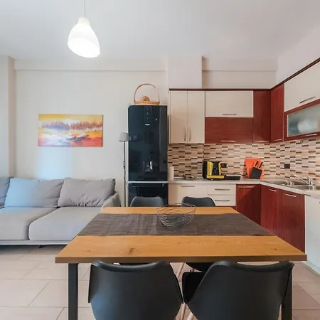 At New Bazar ! * Tiran